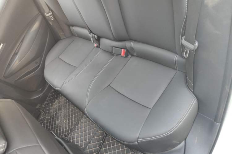 Used Toyota Levin 2019 185T CVT Luxury Edition China VI Standard Left Rear Seat