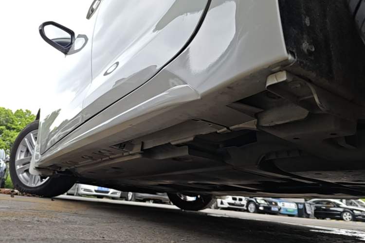 Used Toyota Levin 2019 Dual-Engine 1.8H E-CVT Luxury Edition China VI Standard Left Side Sill