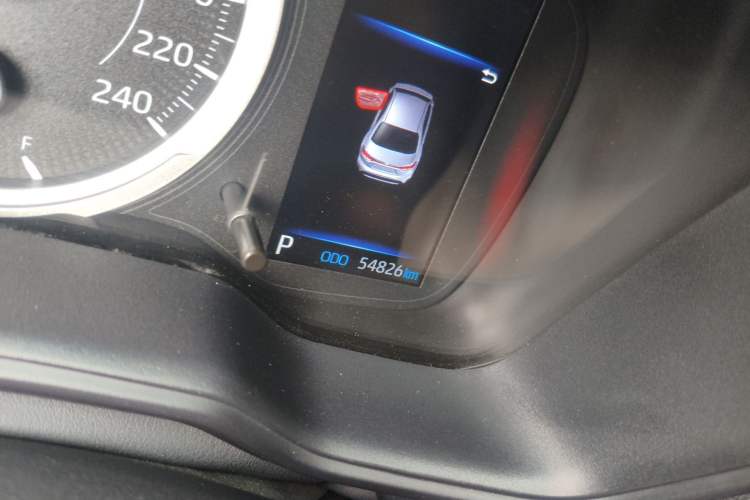 Used Toyota Levin 2019 185T CVT Luxury Edition China VI Standard Odometer Close Up
