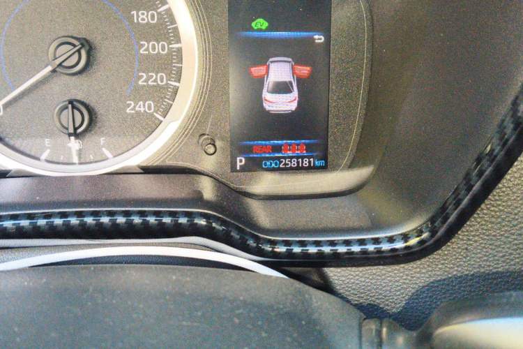 Used Toyota Levin 2019 Dual-Engine 1.8H E-CVT Luxury Edition China VI Standard Odometer Close Up