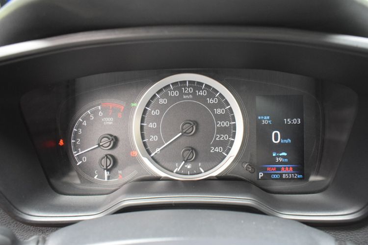 Used Toyota Levin 2019 185T CVT Luxury Edition China VI Standard Odometer Close Up