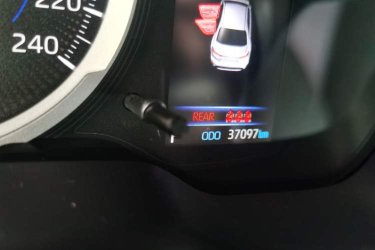 Used Toyota Levin 2019 Dual-Engine 1.8H E-CVT Luxury Edition China VI Standard Odometer Close Up