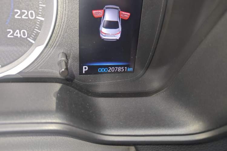 Used Toyota Levin 2019 Dual-Engine 1.8H E-CVT Luxury Edition China VI Standard Odometer Close Up