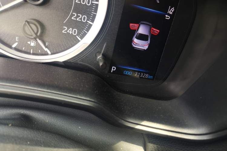 Used Toyota Levin 2019 185T CVT Luxury Edition China VI Standard Odometer Close Up