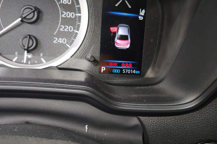 Used Toyota Levin 2019 185T CVT Luxury Edition China VI Standard Odometer Close Up