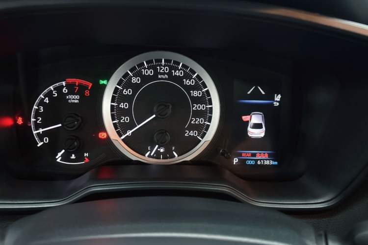 Used Toyota Levin 2019 185T CVT Luxury Edition China VI Standard Odometer Close Up