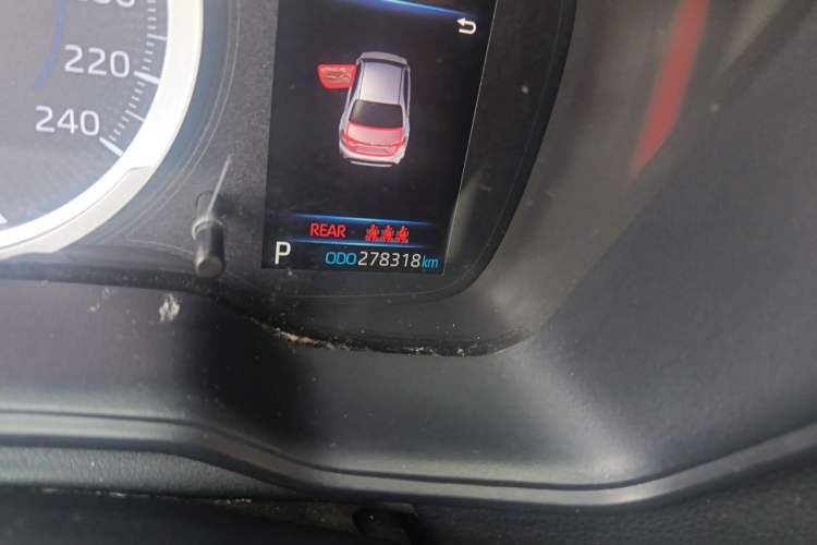 Used Toyota Levin 2019 Dual-Engine 1.8H E-CVT Luxury Edition China VI Standard Odometer Close Up