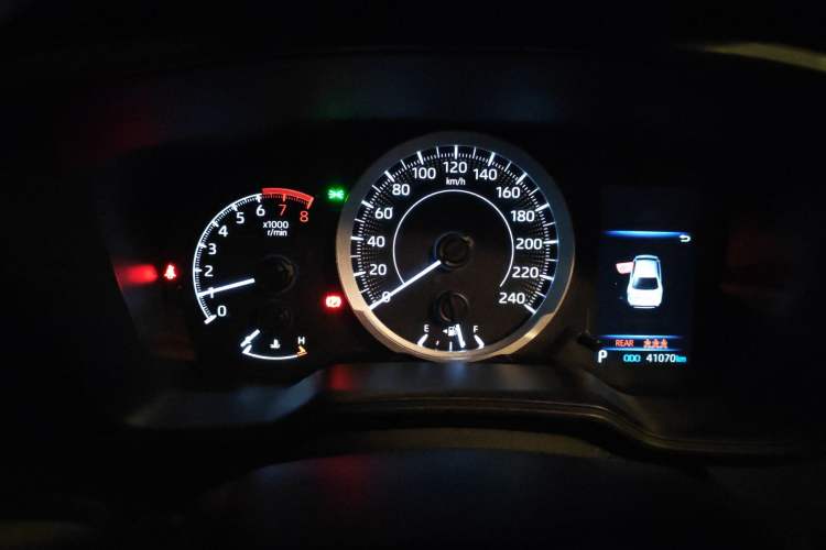 Used Toyota Levin 2019 185T CVT Luxury Edition China VI Standard Odometer Close Up