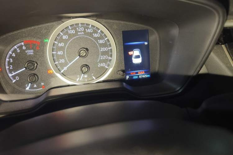 Used Toyota Levin 2019 185T CVT Luxury Edition China VI Standard Odometer Close Up