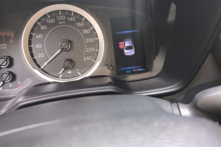 Used Toyota Levin 2019 185T CVT Luxury Edition China VI Standard Odometer Close Up