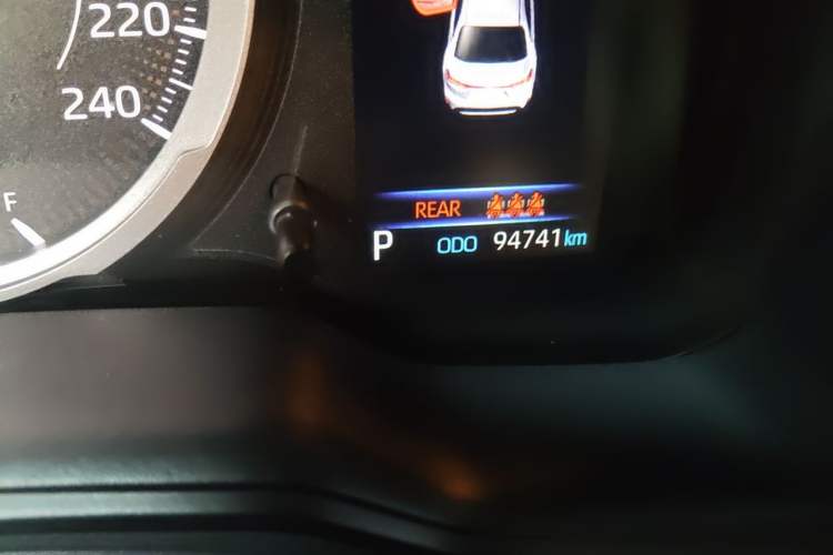 Used Toyota Levin 2019 185T CVT Luxury Edition China VI Standard Odometer Close Up