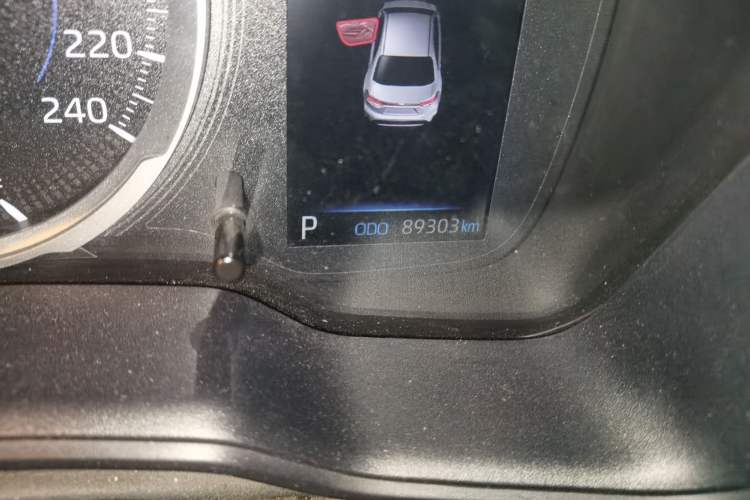 Used Toyota Levin 2019 Dual-Engine 1.8H E-CVT Luxury Edition China VI Standard Odometer Close Up