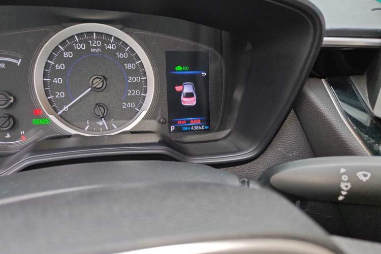 Used Toyota Levin 2019 Dual-Engine 1.8H E-CVT Luxury Edition China VI Standard Odometer Close Up