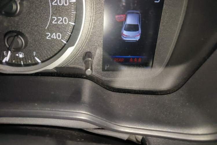 Used Toyota Levin 2019 185T CVT Luxury Edition China VI Standard Odometer Close Up