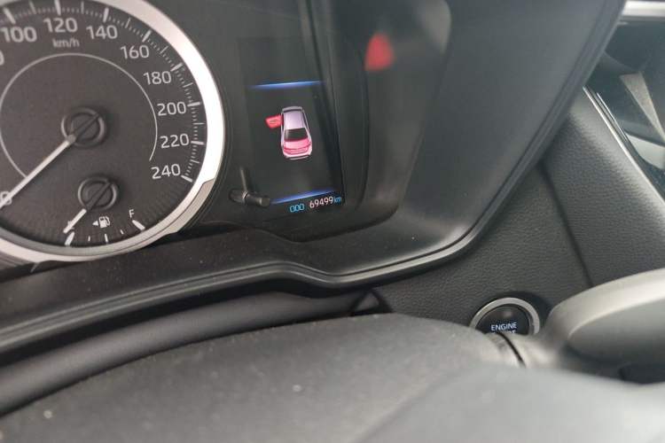 Used Toyota Levin 2019 185T CVT Luxury Edition China VI Standard Odometer Close Up