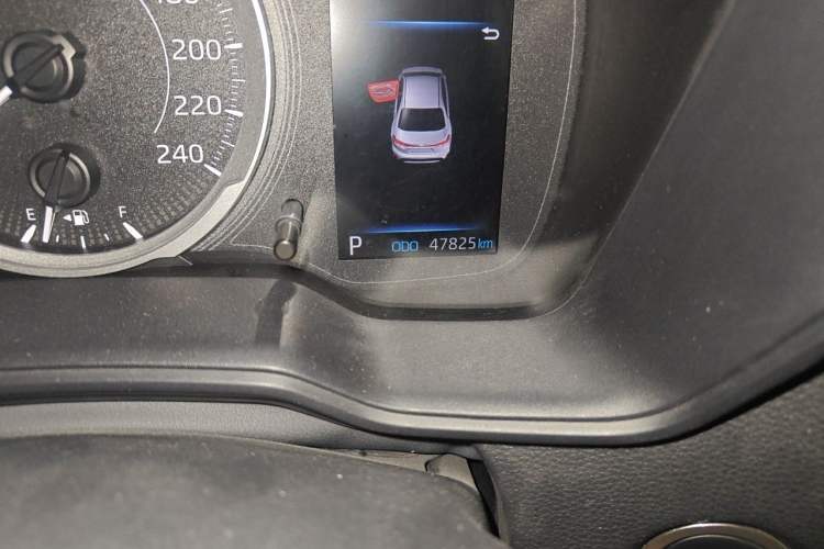 Used Toyota Levin 2019 185T CVT Luxury Edition China VI Standard Odometer Close Up