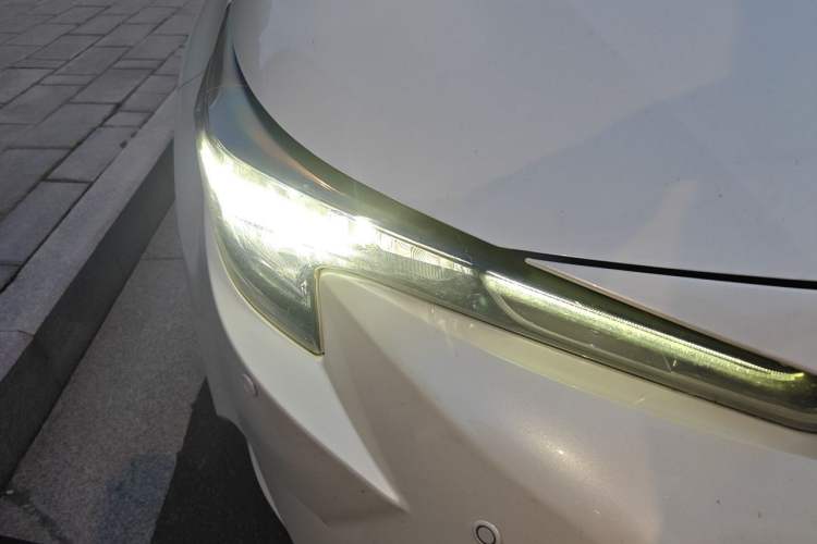 Used Toyota Levin 2019 185T CVT Luxury Edition China VI Standard Right Front Headlight