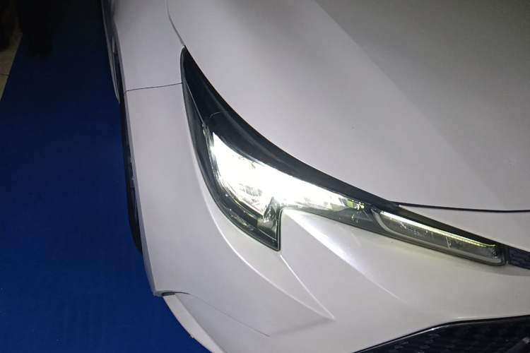 Used Toyota Levin 2019 Dual-Engine 1.8H E-CVT Luxury Edition China VI Standard Right Front Headlight