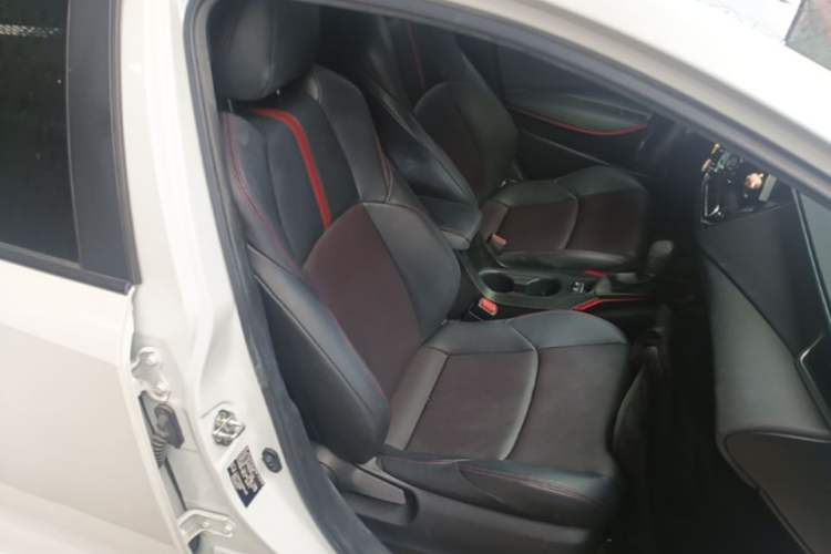 Used Toyota Levin 2019 Dual-Engine 1.8H E-CVT Sport Edition China VI Standard Right Front Seat