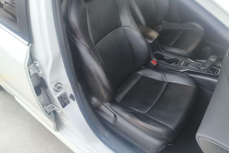 Used Toyota Levin 2019 Dual-Engine 1.8H E-CVT Sport Edition China VI Standard Right Front Seat