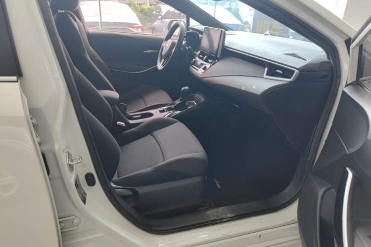 Used Toyota Levin 2019 Dual-Engine 1.8H E-CVT Luxury Edition China VI Standard Right Front Seat
