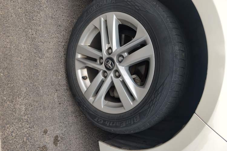 Used Toyota Levin 2019 185T CVT Entry-Level Version China VI Standard Right Front Wheel Hub