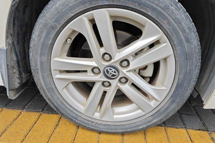 Used Toyota Levin 2019 185T CVT Luxury Edition China VI Standard Right Front Wheel Hub