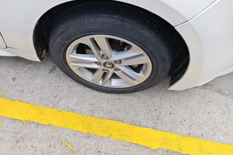 Used Toyota Levin 2019 Dual-Engine 1.8H E-CVT Luxury Edition China VI Standard Right Front Wheel Hub