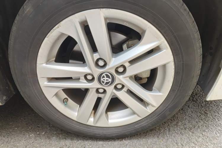 Used Toyota Levin 2019 185T CVT Luxury Edition China VI Standard Right Front Wheel Hub