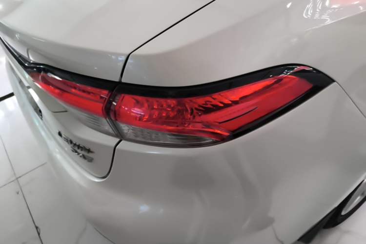 Used Toyota Levin 2019 185T CVT Luxury Edition China VI Standard Right Rear Taillight