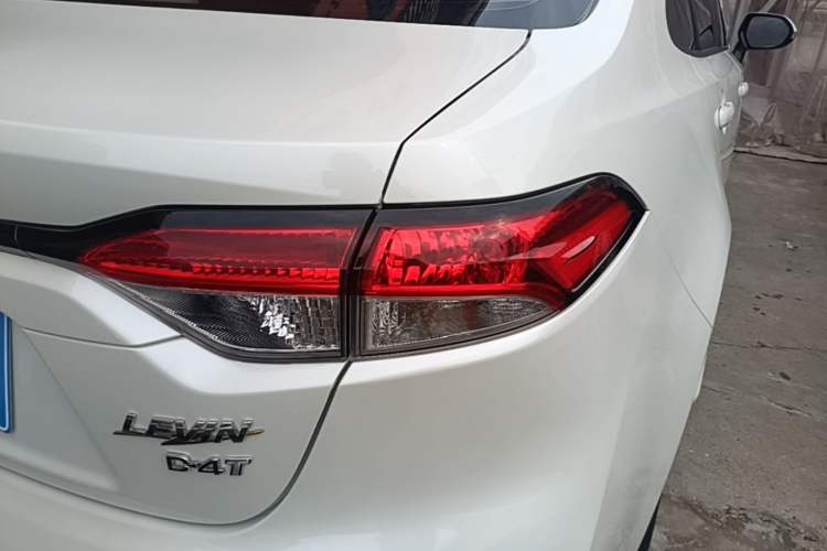 Used Toyota Levin 2019 185T CVT Luxury Edition China VI Standard Right Rear Taillight