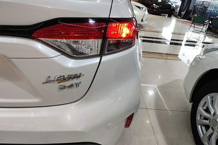 Used Toyota Levin 2019 185T CVT Luxury Edition China VI Standard Right Rear Taillight