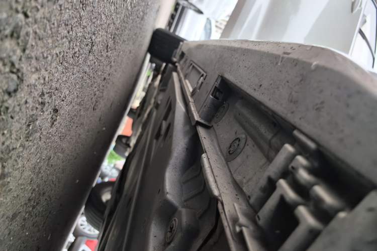 Used Toyota Levin 2019 185T CVT Luxury Edition China VI Standard Right Side Sill