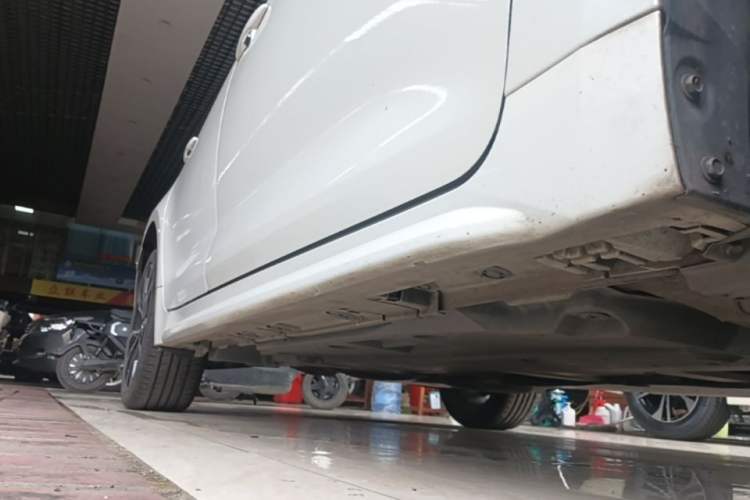 Used Toyota Levin 2019 Dual-Engine 1.8H E-CVT Sport Edition China VI Standard Right Side Sill
