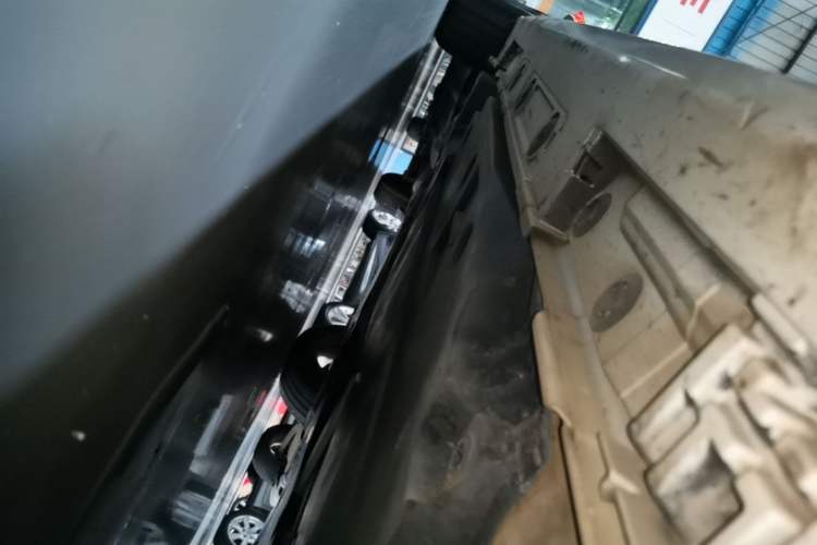 Used Toyota Levin 2019 Dual-Engine 1.8H E-CVT Luxury Edition China VI Standard Right Side Sill
