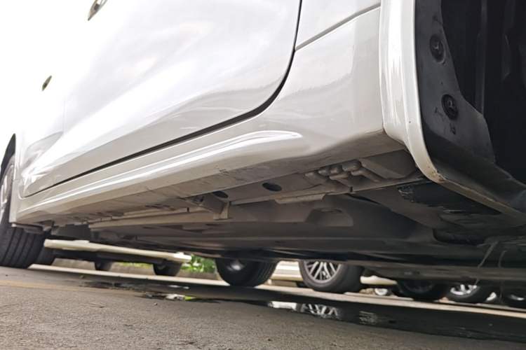 Used Toyota Levin 2019 Dual-Engine 1.8H E-CVT Luxury Edition China VI Standard Right Side Sill