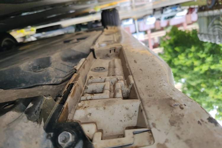 Used Toyota Levin 2019 Dual-Engine 1.8H E-CVT Luxury Edition China VI Standard Right Side Sill