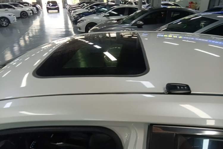 Used Toyota Levin 2019 Dual-Engine 1.8H E-CVT Luxury Edition China VI Standard Roof