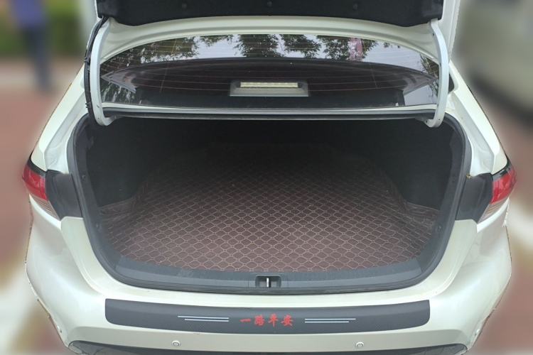 Used Toyota Levin 2019 Dual-Engine 1.8H E-CVT Luxury Edition China VI Standard Trunk