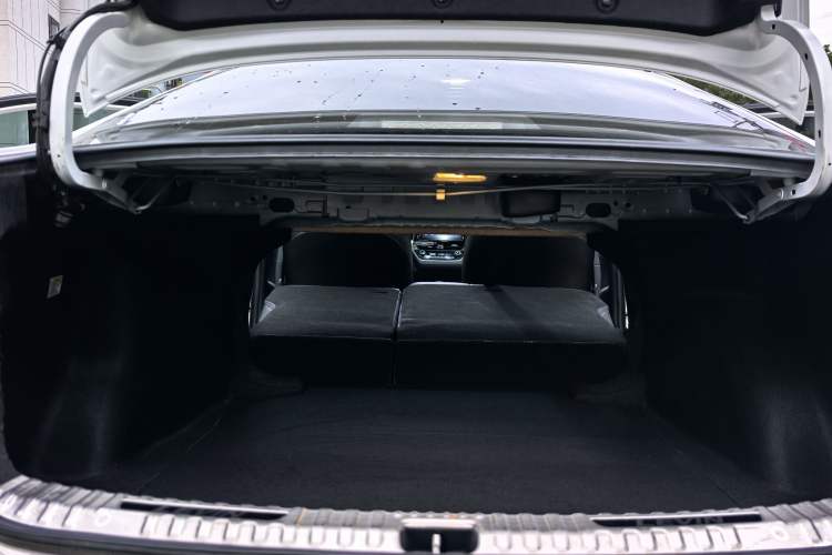 Used Toyota Levin 2019 Dual-Engine 1.8H E-CVT Luxury Edition China VI Standard Trunk
