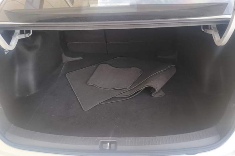 Used Toyota Levin 2019 Dual-Engine 1.8H E-CVT Sport Edition China VI Standard Trunk
