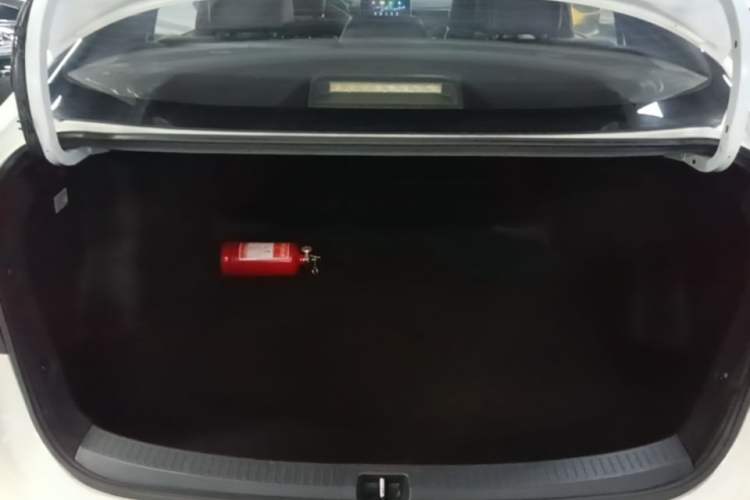 Used Toyota Levin 2019 Dual-Engine 1.8H E-CVT Luxury Edition China VI Standard Trunk