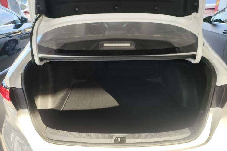 Used Toyota Levin 2019 185T CVT Luxury Edition China VI Standard Trunk