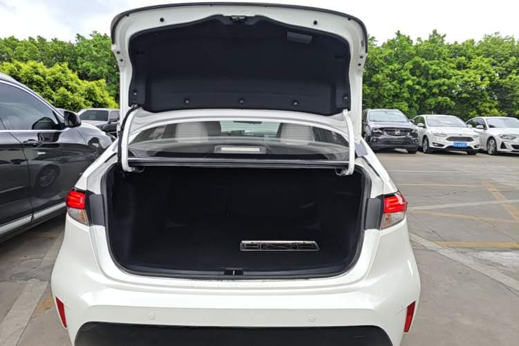 Used Toyota Levin 2019 Dual-Engine 1.8H E-CVT Luxury Edition China VI Standard Trunk