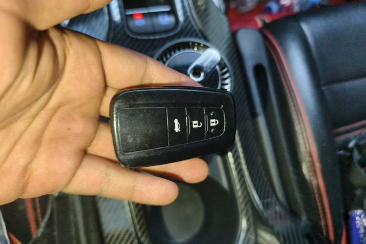Used Toyota Levin 2019 Dual-Engine 1.8H E-CVT Sport Edition China VI Standard Vehicle Key