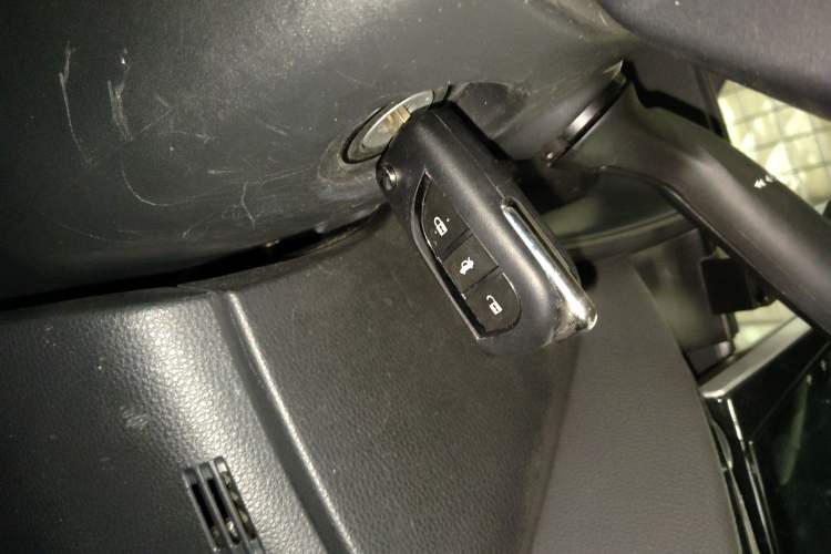Used Toyota Levin 2019 185T CVT Entry-Level Version China VI Standard Vehicle Key