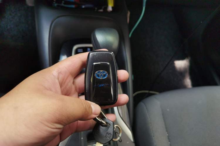 Used Toyota Levin 2019 Dual-Engine 1.8H E-CVT Luxury Edition China VI Standard Vehicle Key