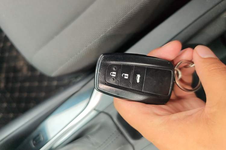 Used Toyota Levin 2019 Dual-Engine 1.8H E-CVT Tech Edition China VI Standard Vehicle Key