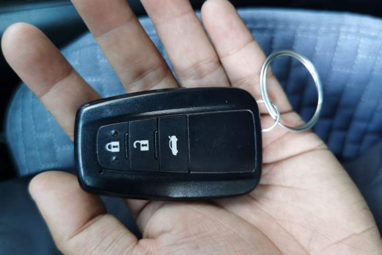 Used Toyota Levin 2019 Dual-Engine 1.8H E-CVT Luxury Edition China VI Standard Vehicle Key