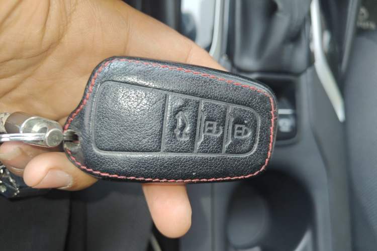 Used Toyota Levin 2019 Dual-Engine 1.8H E-CVT Luxury Edition China VI Standard Vehicle Key